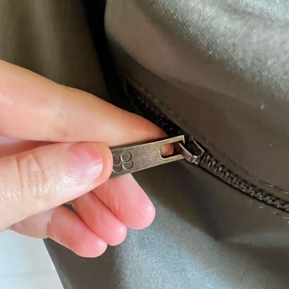 Sweaty Betty Crossbody bag, large. Olive, NWT - Picture 12 of 12